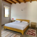 king size bed in the rooms of vila Ramaj